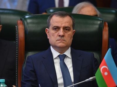 Азербайджан вновь сует свой нос во внутренние дела Армении