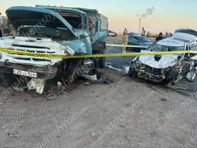 В Армении легковушка столкнулась с грузовиком &laquo;ЗИЛ&raquo;: Госпитализированы 4 человека