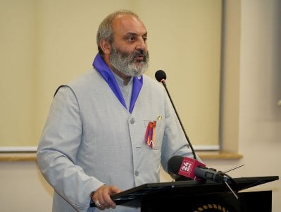 Завершилась встреча архиепископа Баграта Галстаняна с участниками арцахских войн